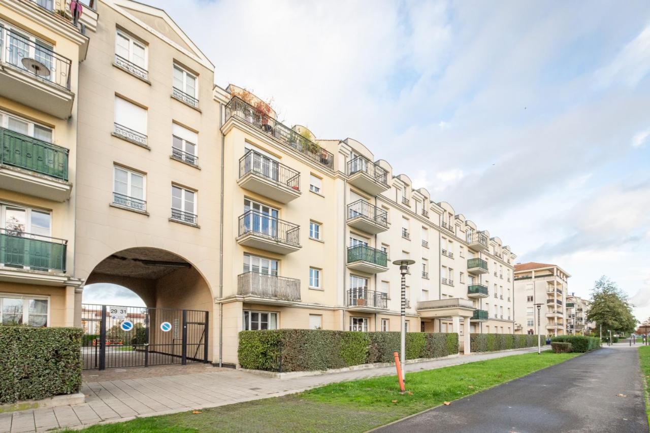 Luxe Flat For 7 - Fairytale Factory Apartment Bussy-Saint-Georges Luaran gambar
